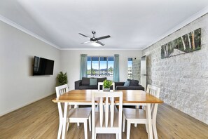 公寓, 2 間臥室, 空調 | 起居區 | 電視