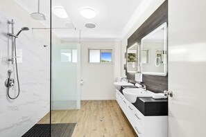 Shower, hair dryer, towels - K'gari Beach Resort (Eurong)