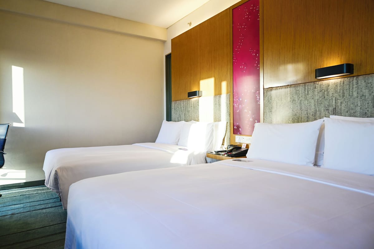 Down duvets, in-room safe, desk, laptop workspace