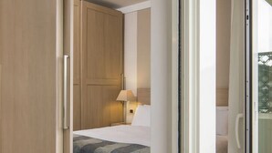 Minibar, safe på rommet, blendingsgardiner og wi-fi (inkludert)