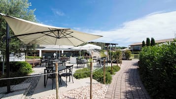 Poolside bar