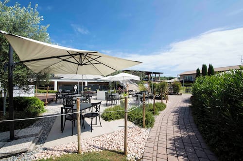 Poolside bar