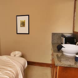 Couples treatment rooms, sauna, hot tub, body treatments, aromatherapy
