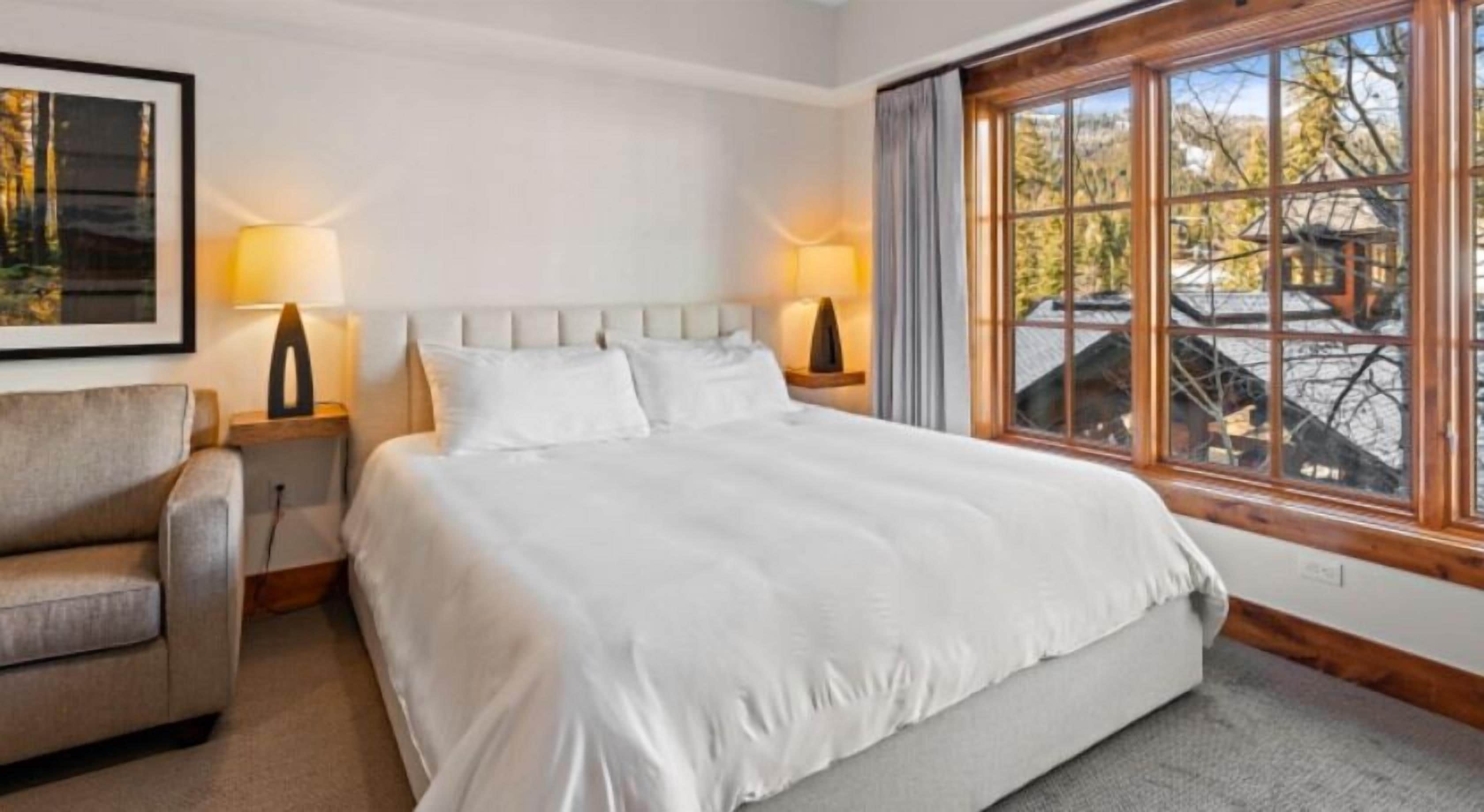 Caja de seguridad en la habitación y decoración personalizada 