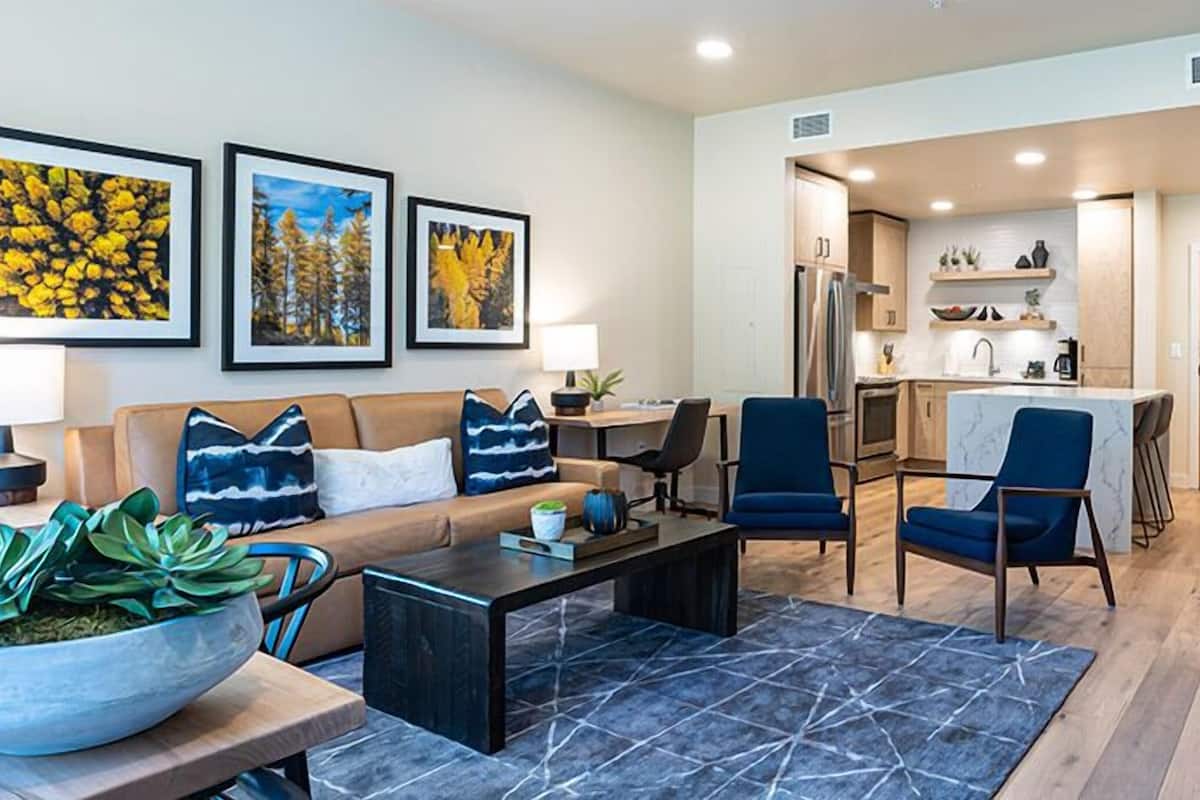 Caja de seguridad en la habitación y decoración personalizada