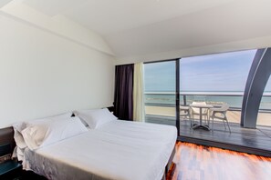 Double Room, Sea View | Minibar, in-room safe, free WiFi, bed sheets - Kursaal Hotel (Cattolica)