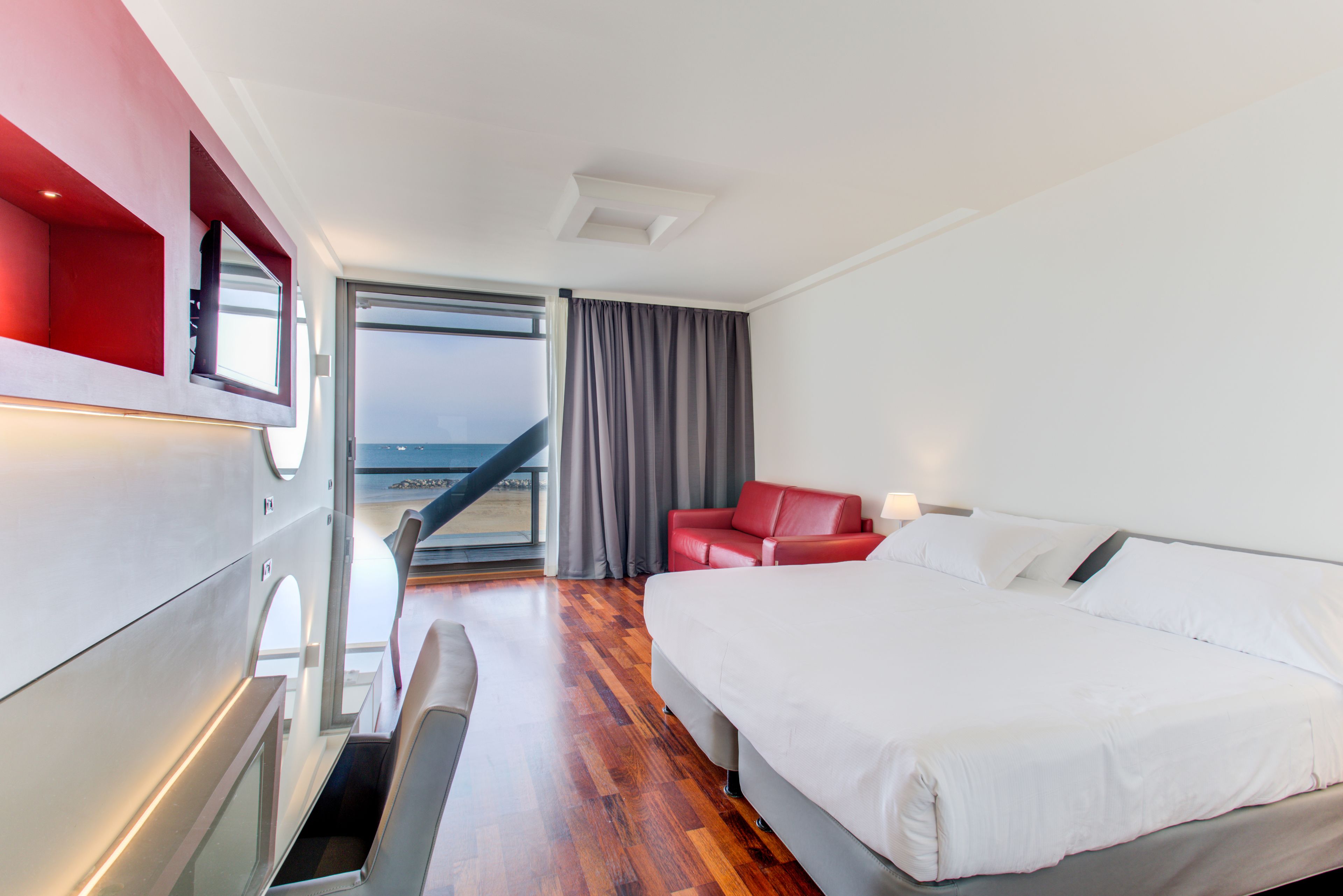 junior suite, sea view | minibar, in-room safe, free wifi, bed sheets