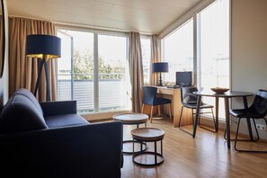 Leilighet, 1 soverom | Minibar, safe på rommet, blendingsgardiner og strykejern/-brett
