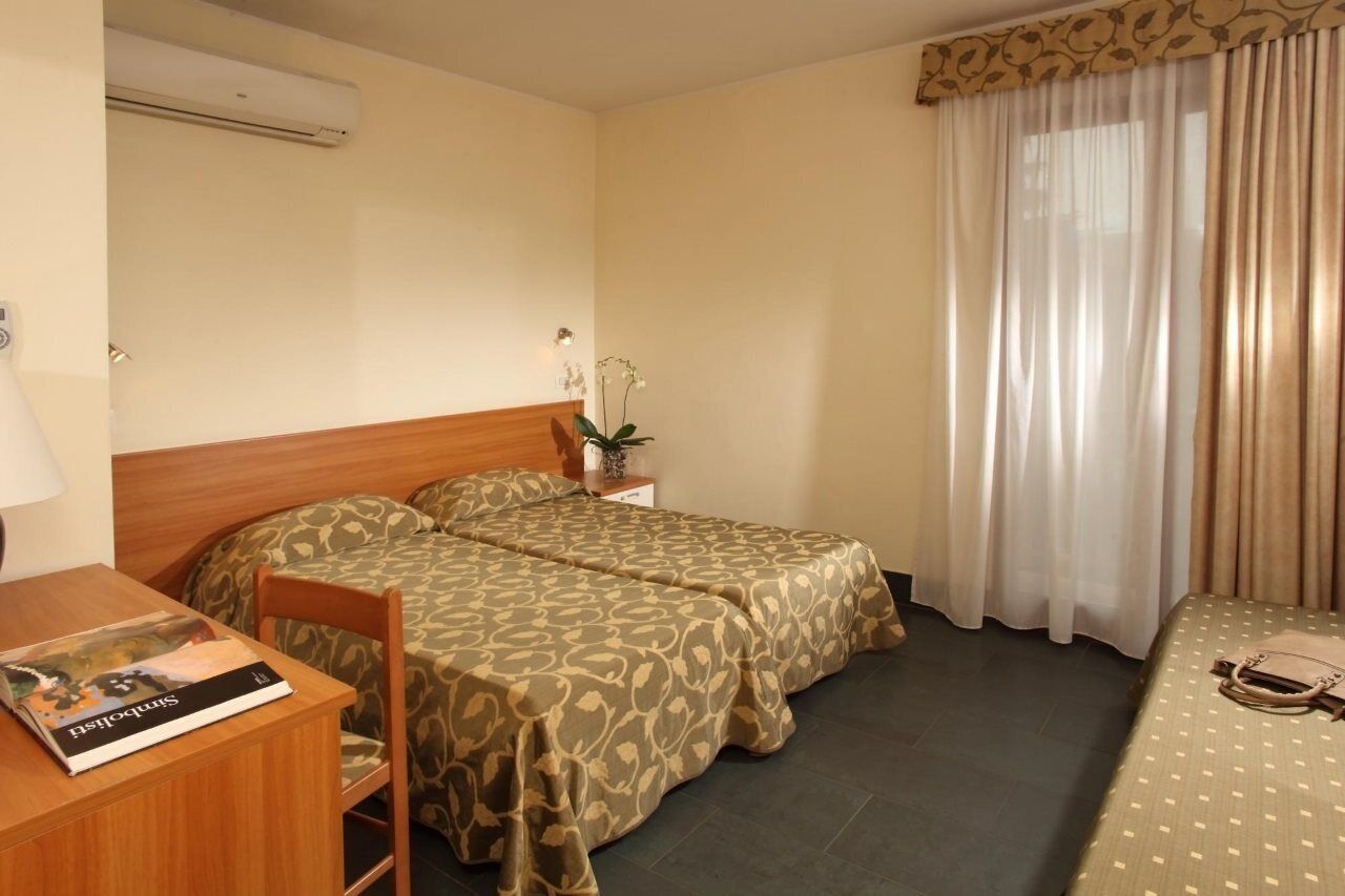 in-room safe, desk, soundproofing, bed sheets