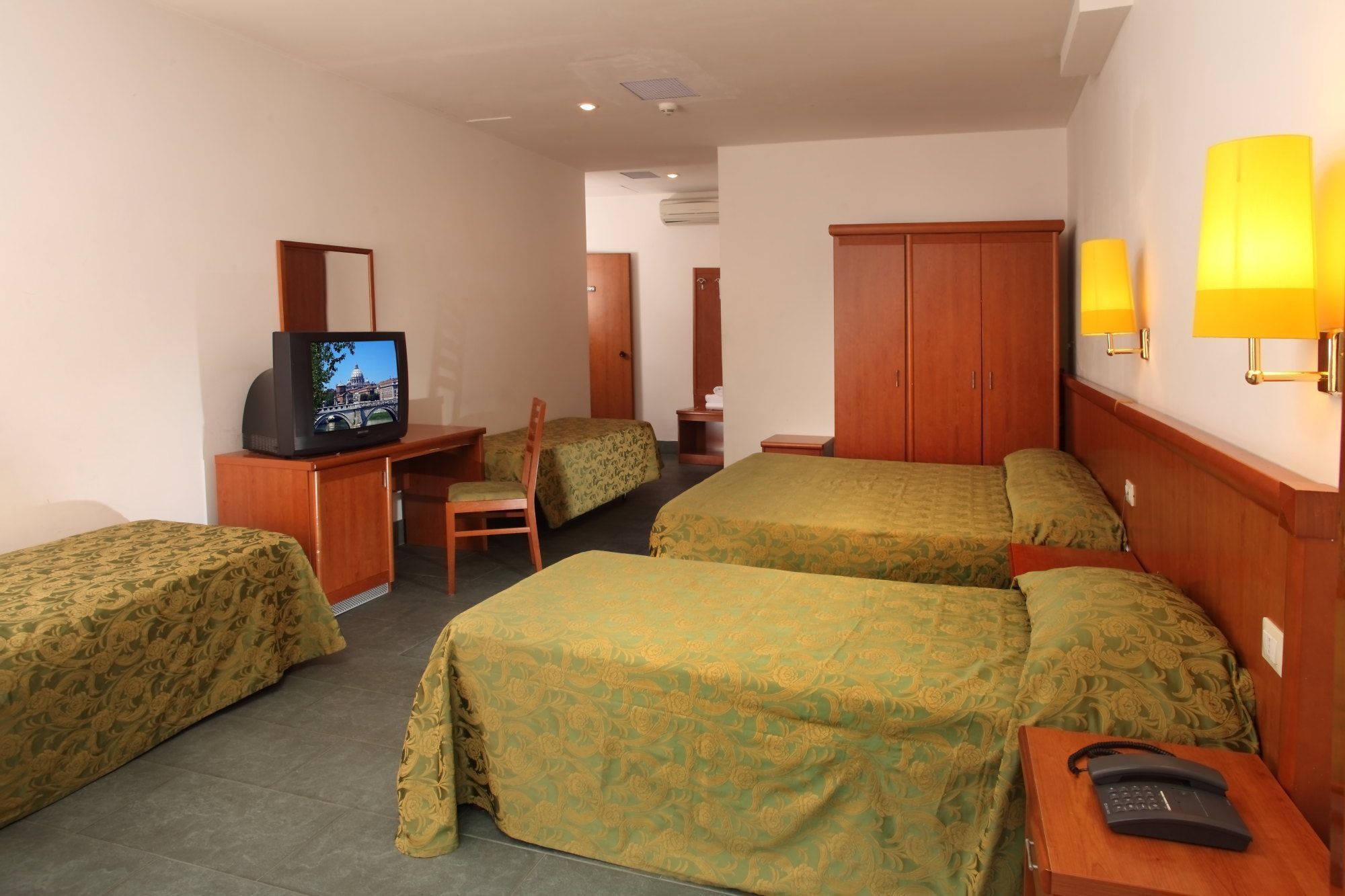 economy quadruple room, ground floor | in-room safe, desk, soundproofing, bed sheets