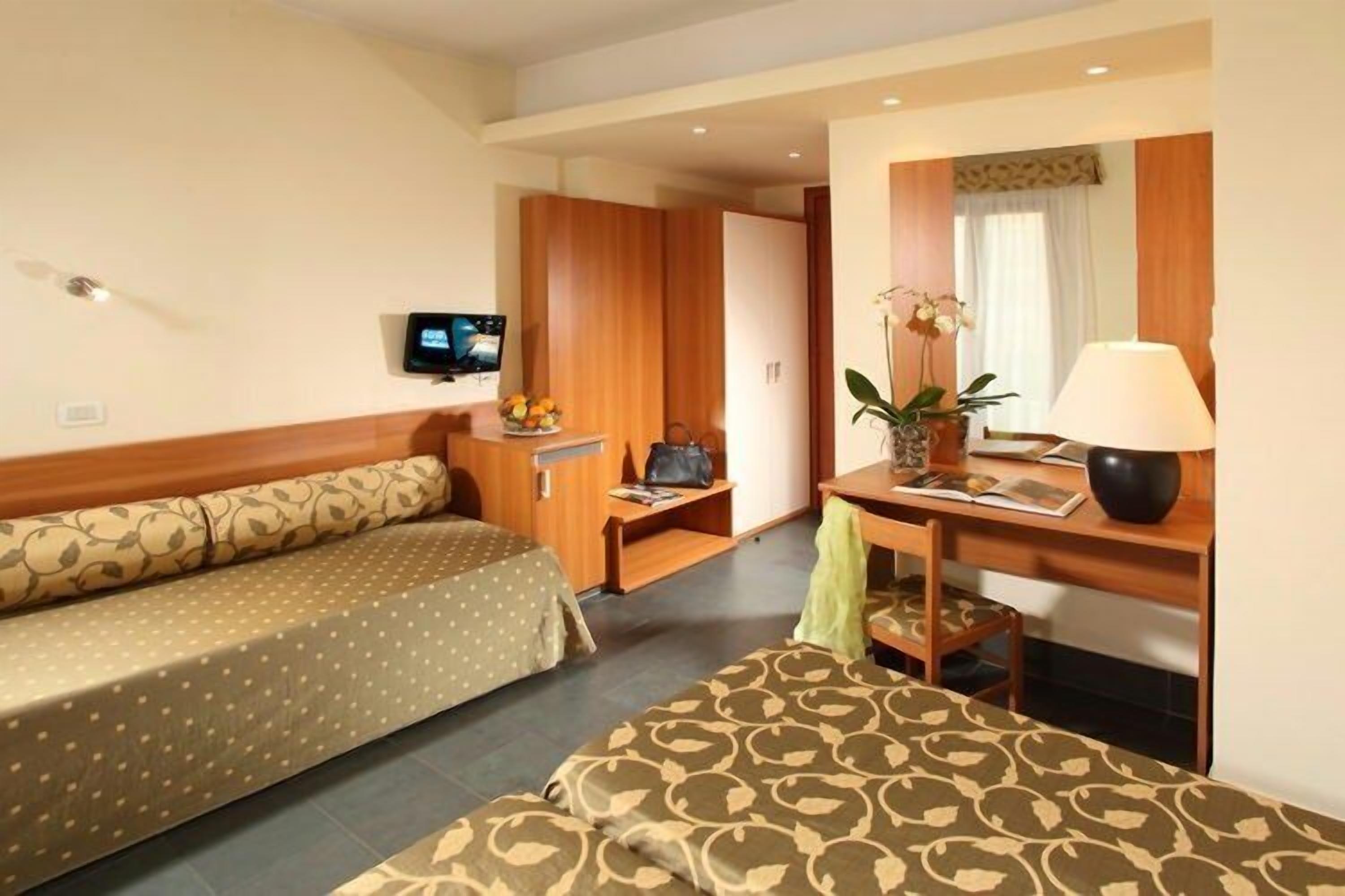 in-room safe, desk, soundproofing, bed sheets