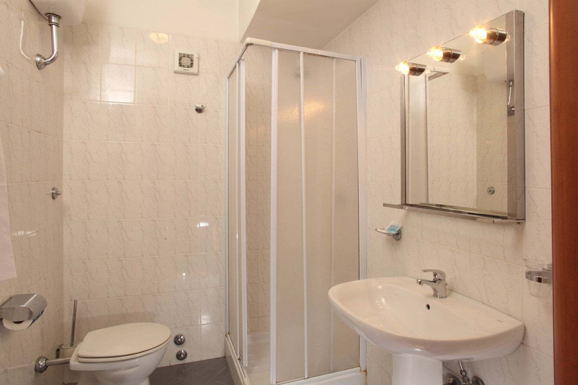economy double room, ground floor | bathroom | shower, rainfall showerhead, hair dryer, towels