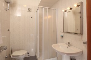 Economy Double Room, Ground Floor | Bathroom | Shower, rainfall showerhead, hair dryer, towels - Ciampino Hotel (Ciampino)