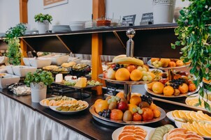 Daily buffet breakfast (CZK 300 per person)