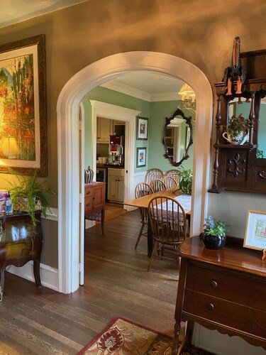 Williamsburg Manor B&B