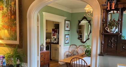 Williamsburg Manor B&B