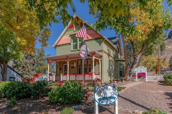 The Silk Pincushion - Easy access to downhill skiing