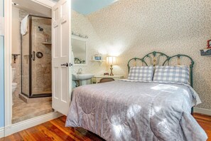 Habitación | Baño | Ducha, artículos de higiene personal gratuitos y secador de pelo
