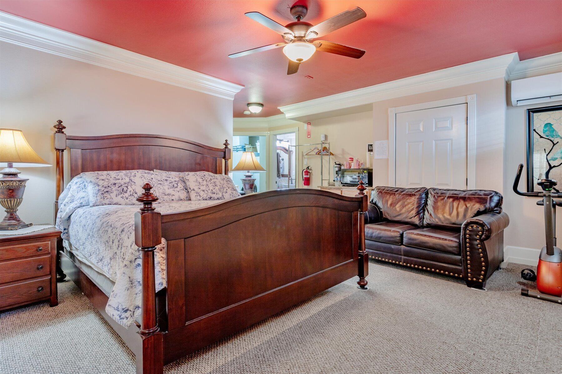 Queen Anne Suite  | Egyptian cotton sheets, premium bedding, Tempur-Pedic beds