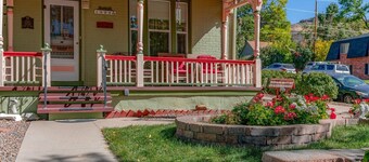 The Silk Pincushion - Easy access to downhill skiing