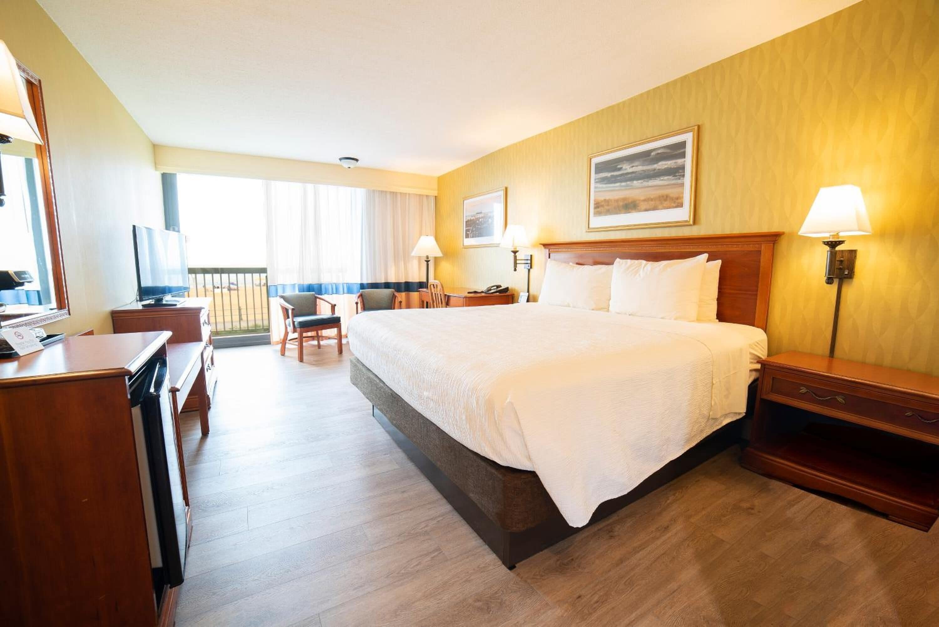 in-room safe, desk, laptop workspace, blackout curtains