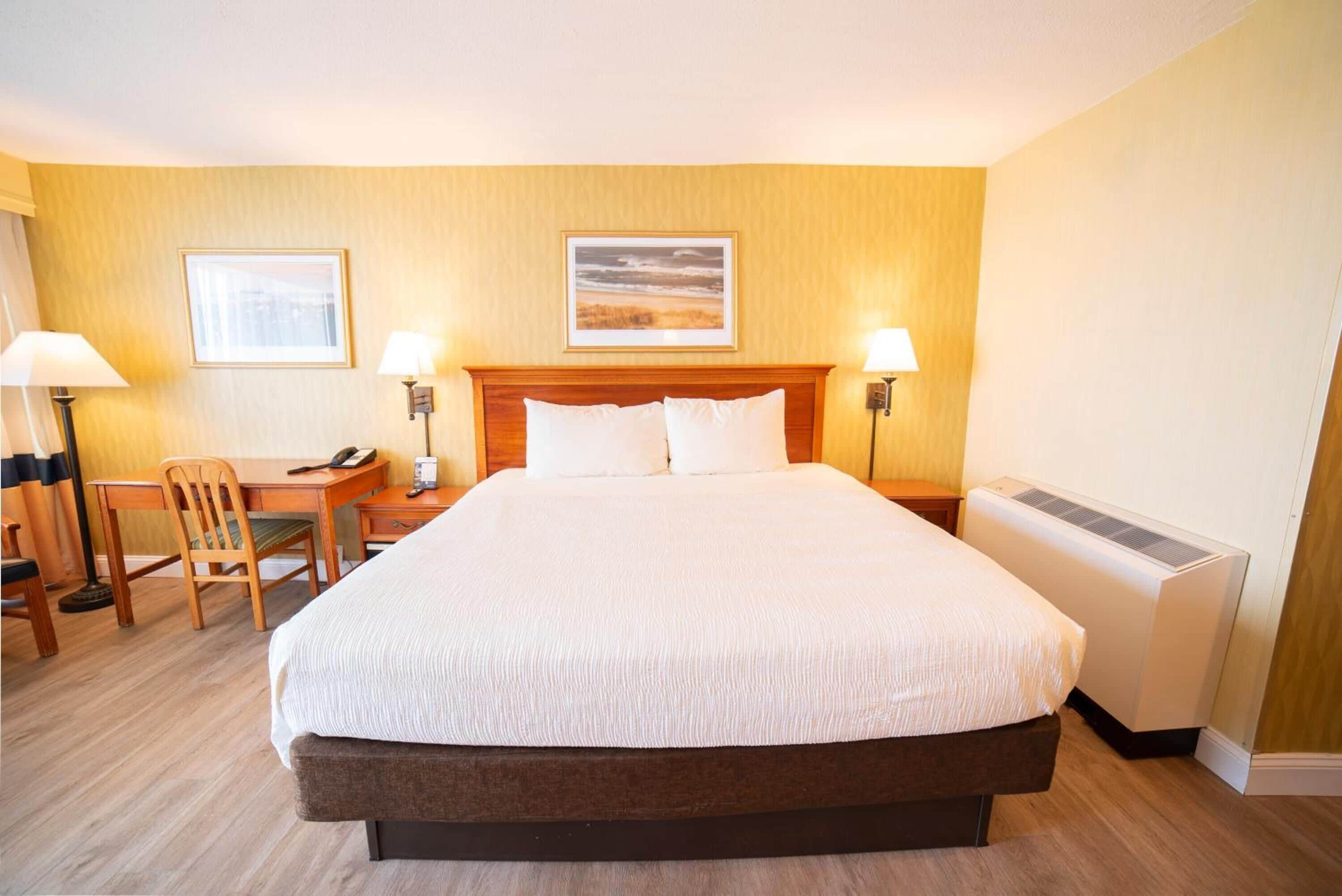 in-room safe, desk, laptop workspace, blackout curtains