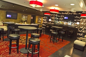 2 barer/lounger og sportsbar