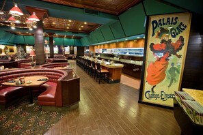 Päivittäinen tilauksen mukaan valmistettu aamiainen maksusta