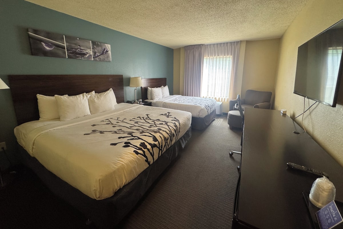 Desk, iron/ironing board, free cribs/infant beds, free WiFi