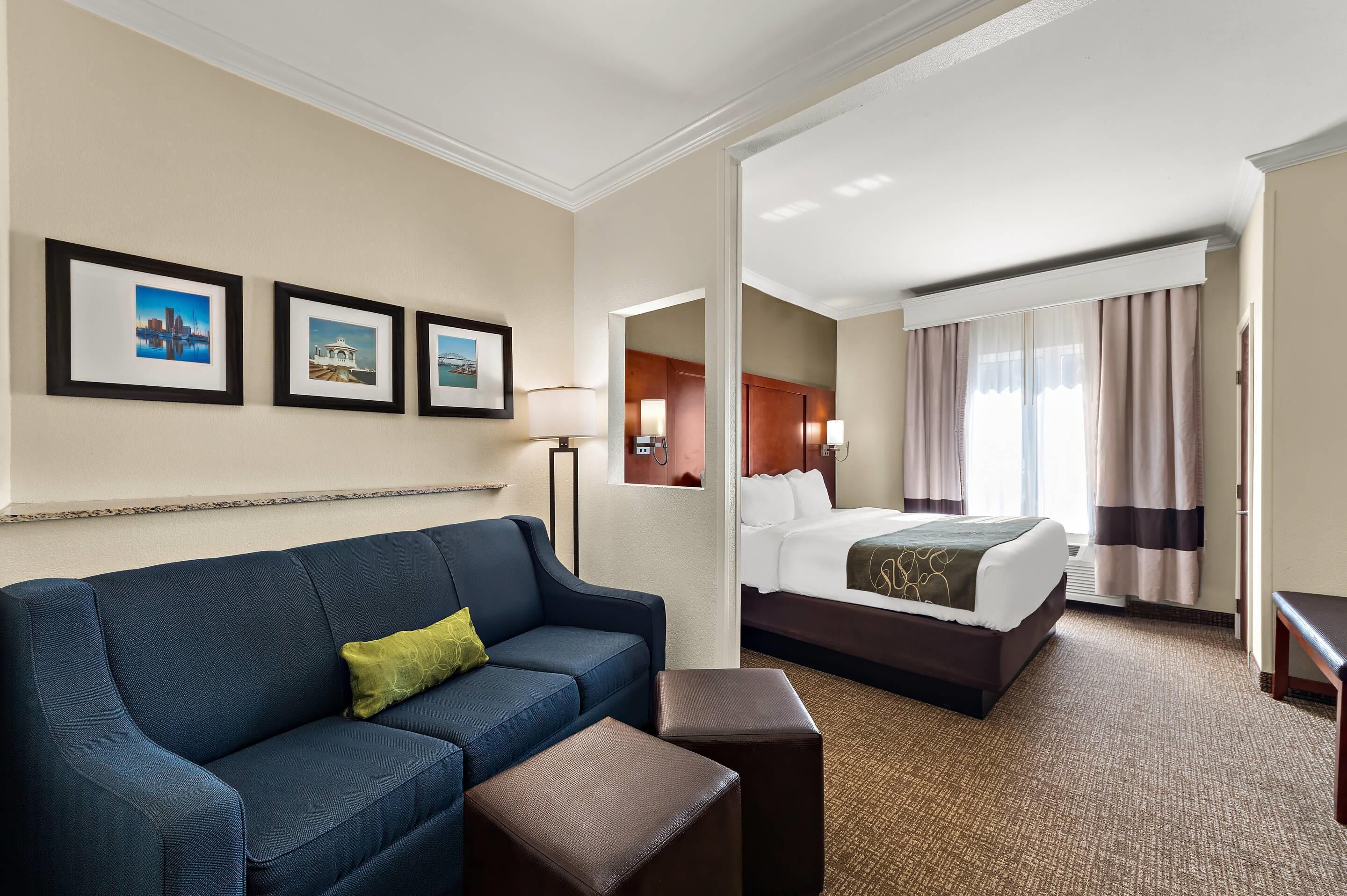 Suite, Non Smoking | Desk, iron/ironing board, free WiFi, bed sheets