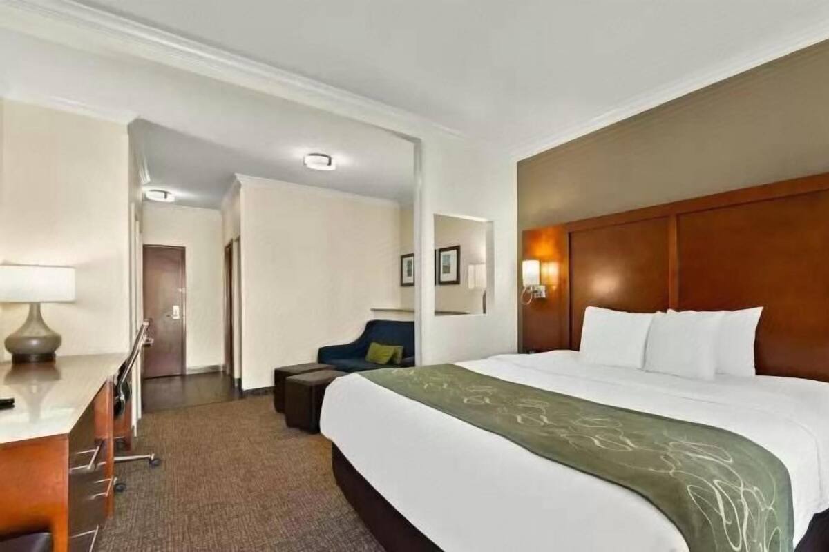 Desk, iron/ironing board, WiFi (free), bed sheets