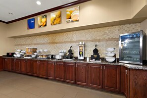 Free daily buffet breakfast  - Comfort Suites Corpus Christi Central (Corpus Christi)