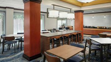 Desayuno continental gratuito y diario