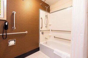 Combined shower/bathtub, free toiletries, hair dryer, towels - Fairfield Inn & Suites by Marriott Carlisle (Carlisle)