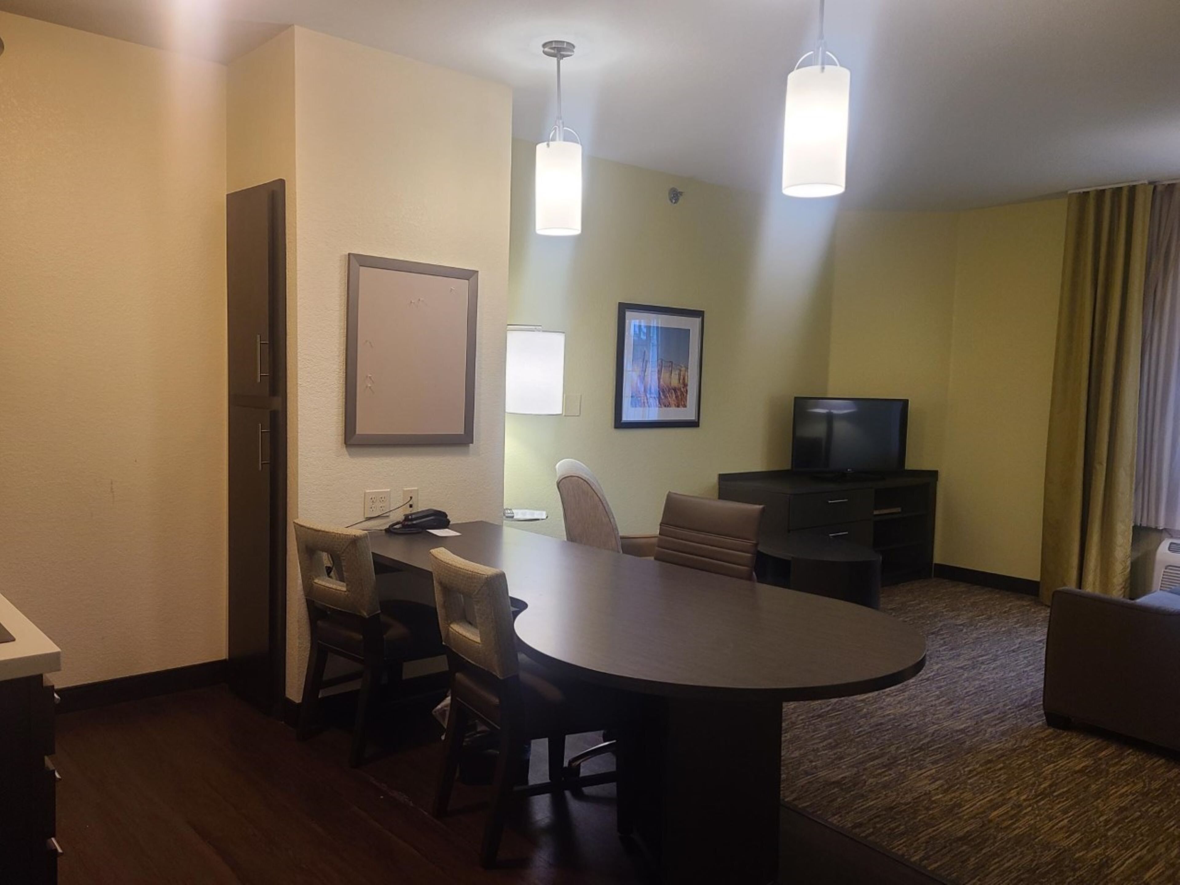 Suite studio, 1 très grand lit | Bureau, espace de travail pour ordinateurs portables