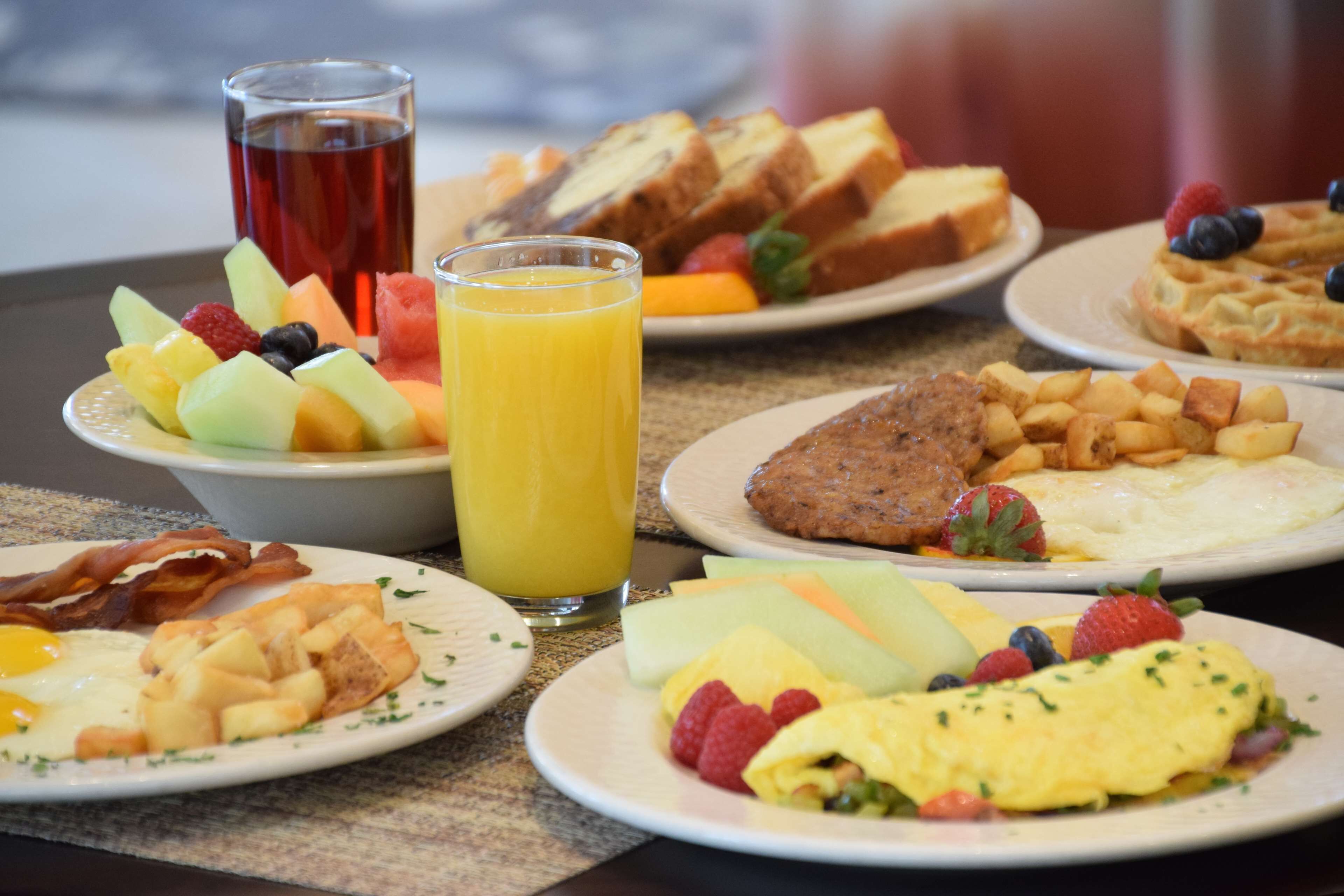 Desayuno a la carta todos los días (con cargo) 