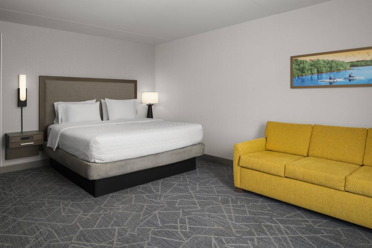 Premium bedding, down duvets, pillow-top beds, desk