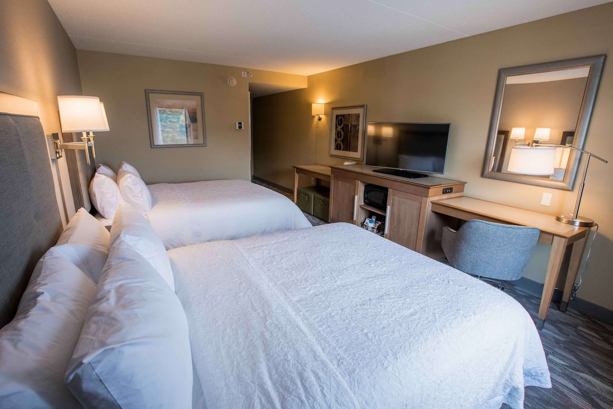 two queen bed non smoking | premium bedding, down duvets, pillow-top beds, desk