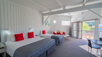 Superior King & Single Studio | Living area