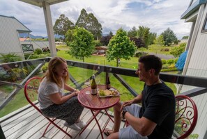 Superior King & Single Studio | Balcony view - ASURE Explorer Motel & Apartments (Te Anau)