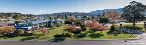 A residential area with houses, a road, and mountains in the background. - ASURE Explorer Motel & Apartments (Te Anau)
