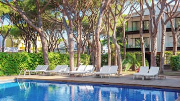 Outdoor pool, open 10:00 AM to 7:00 PM, pool umbrellas, sun loungers
