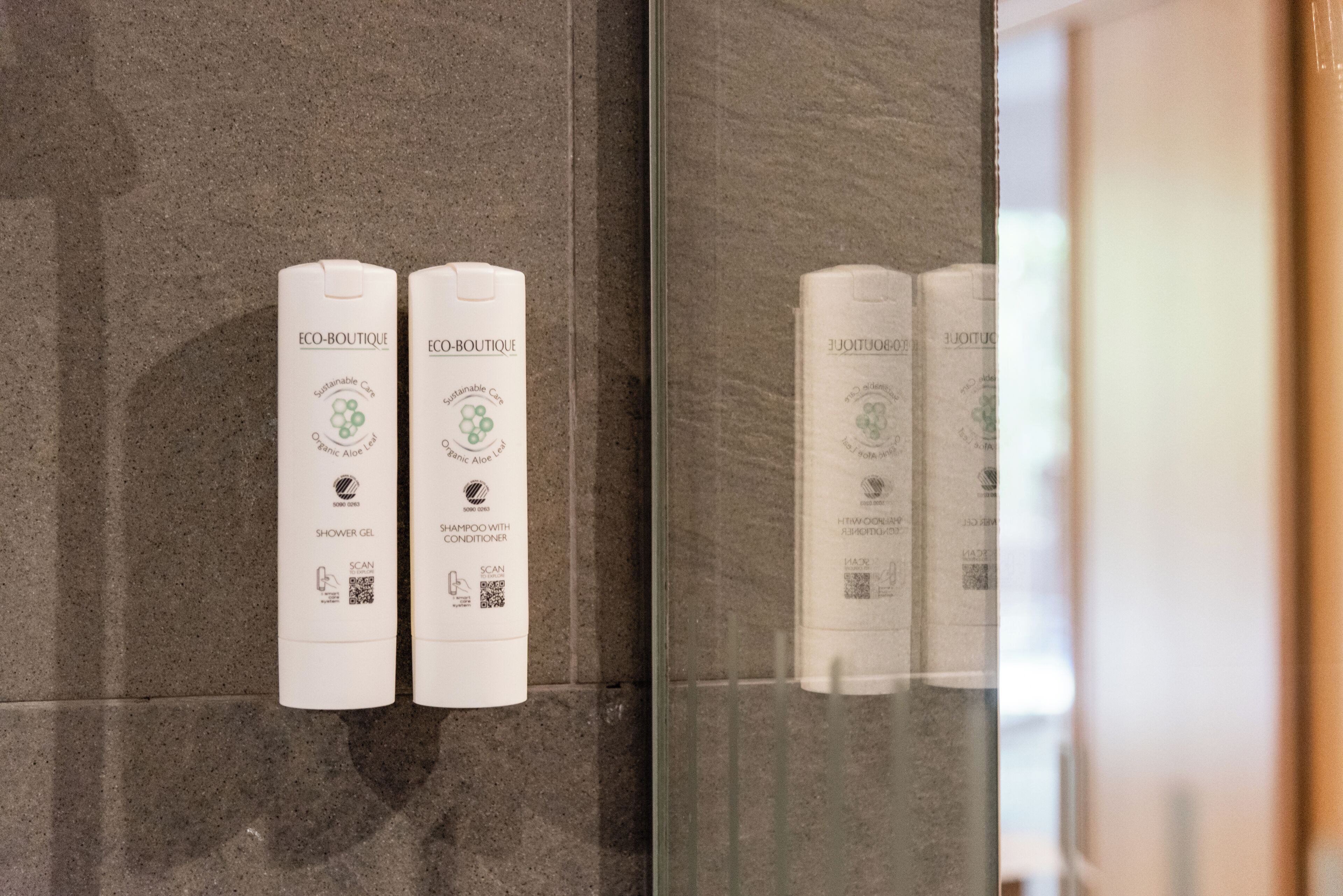 bathtub, free toiletries, hair dryer, towels