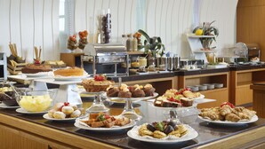 Frokostbuffé hver dag (mot et tillegg)