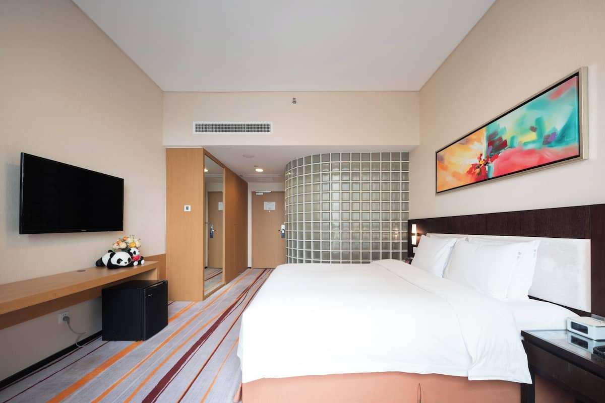 Down comforters, in-room safe, desk, laptop workspace