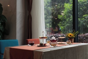 Desayuno buffet todos los días (con cargo) 