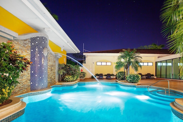 Outdoor pool, pool umbrellas, sun loungers