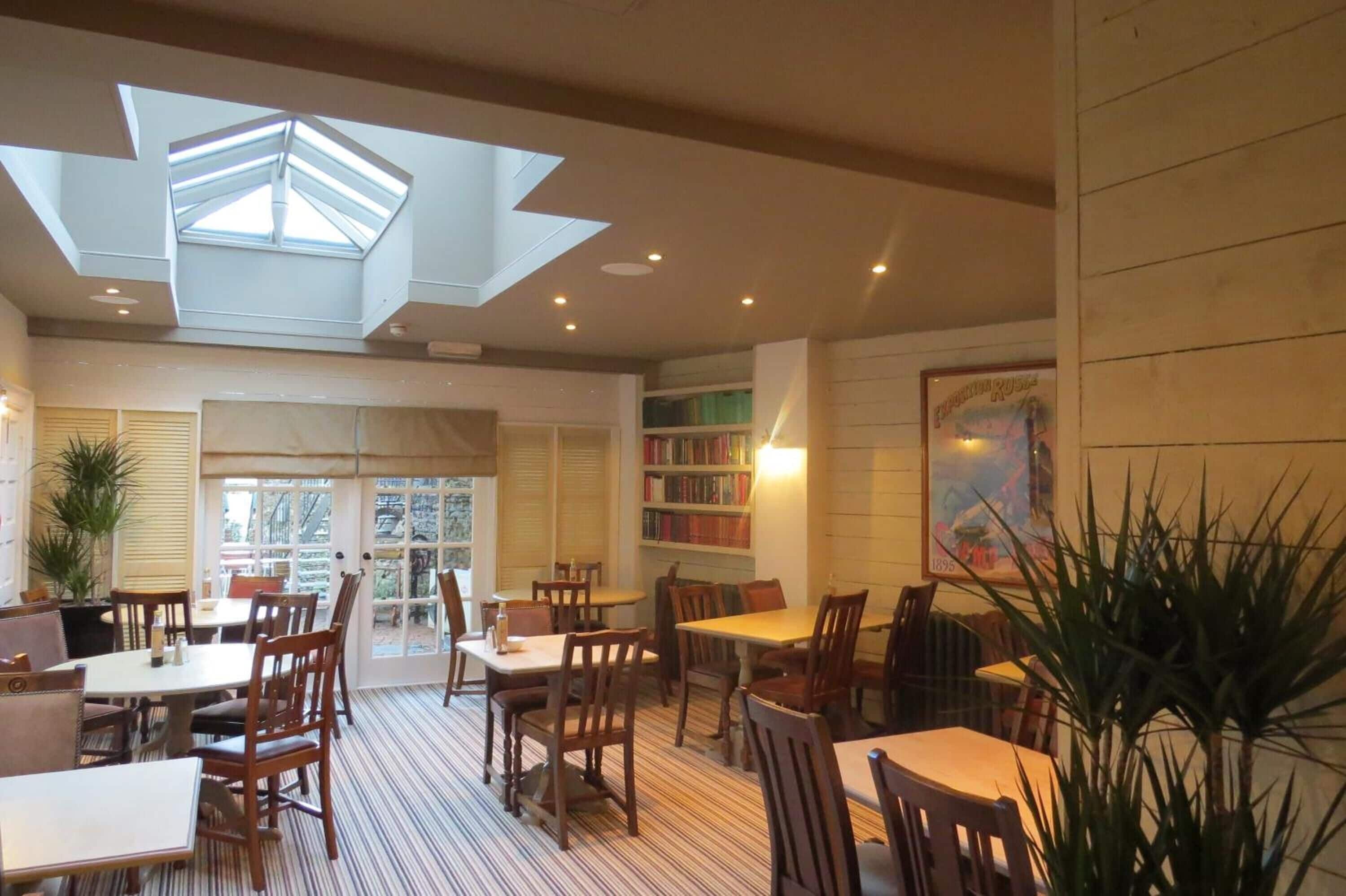 breakfast, lunch, dinner served; british cuisine