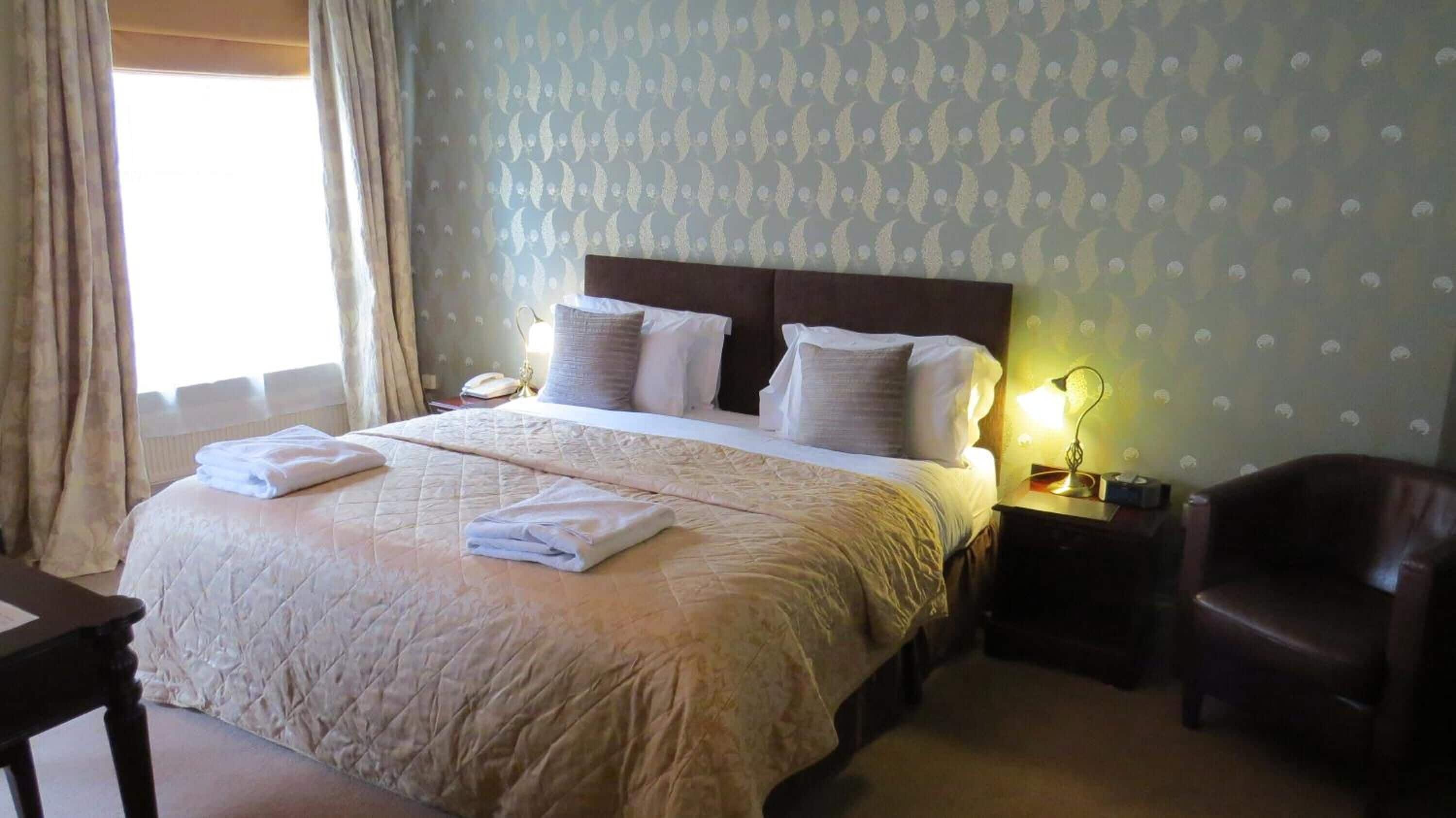 Iron/ironing board, free WiFi, bed sheets