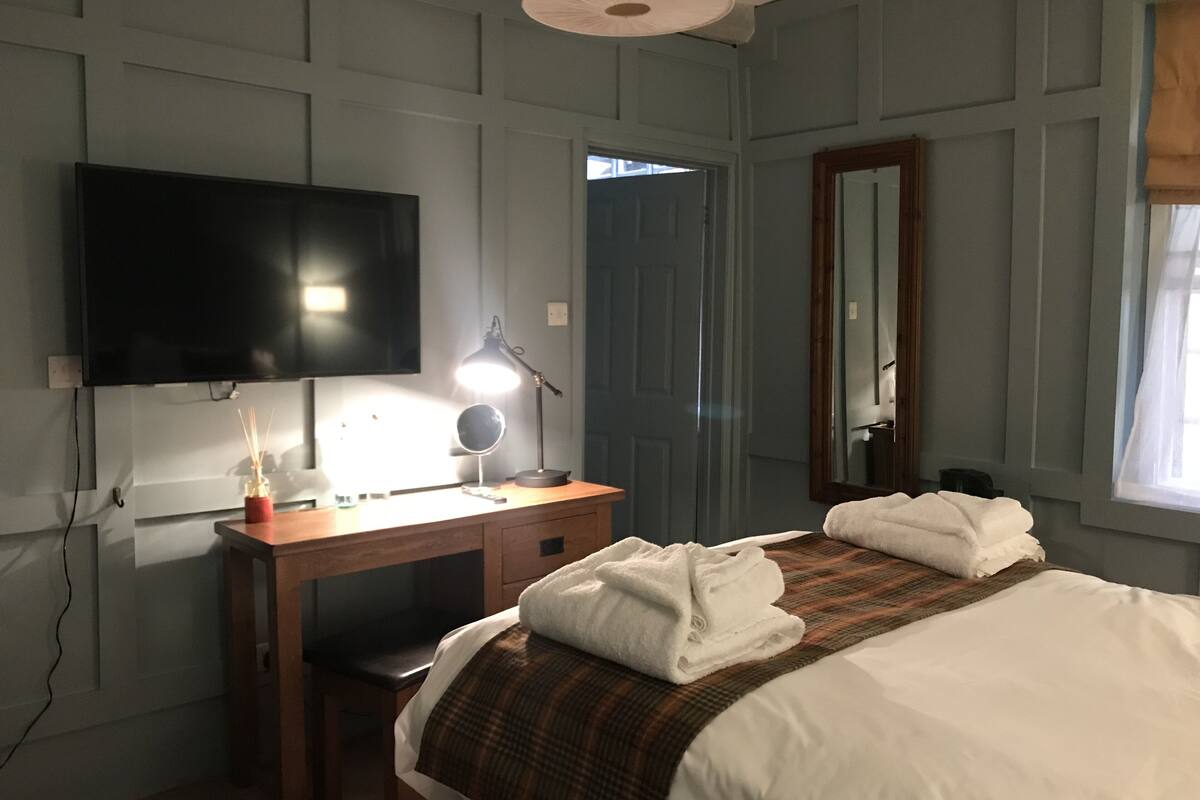 standard double room | iron/ironing board, free wifi, bed sheets